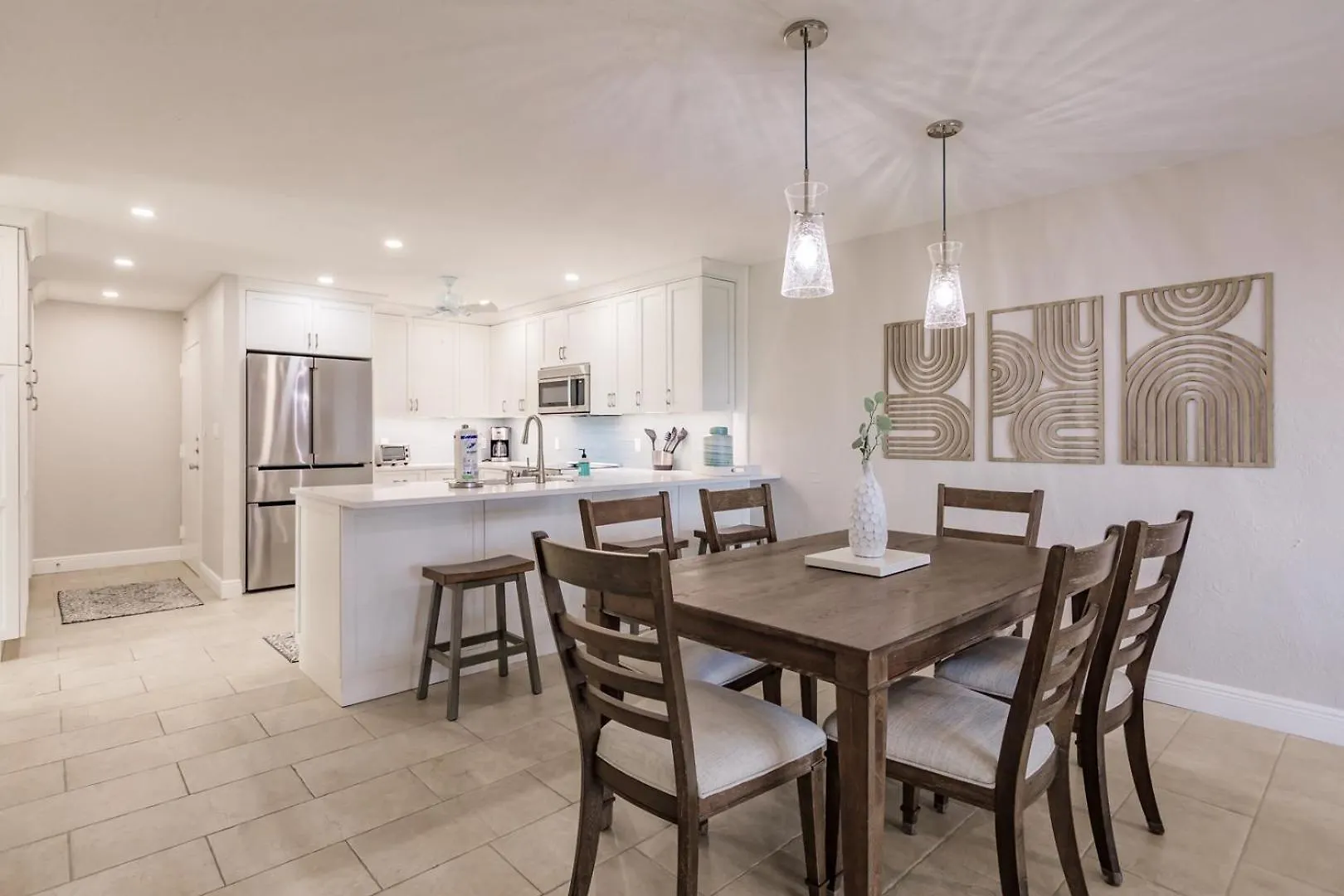 1055-607 Pond View High Rise With Remodeled Kitchen *
