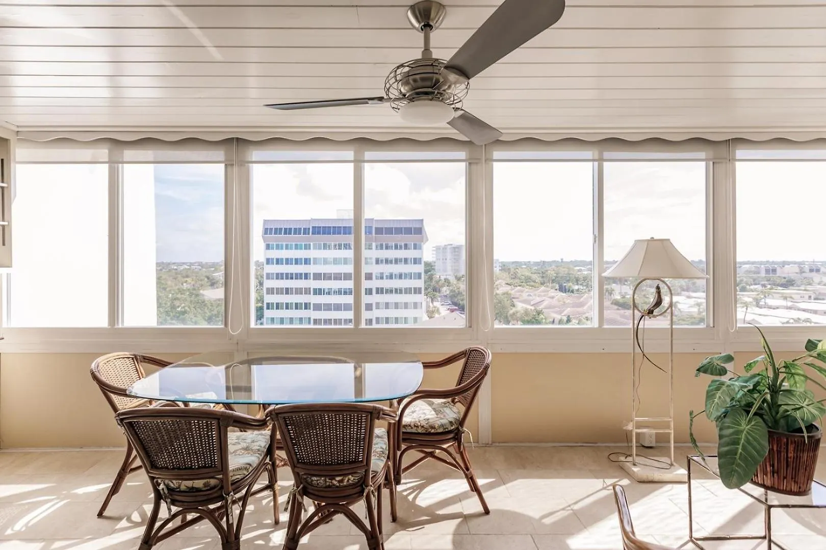 1055-607 Pond View High Rise With Remodeled Kitchen