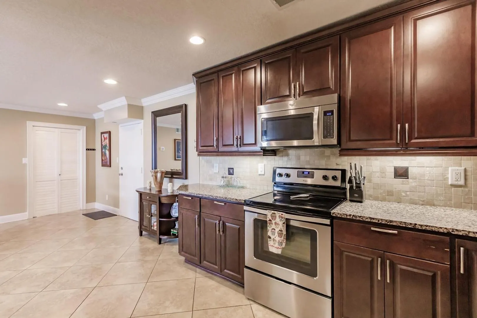 1055-606 Gulf Side High Rise With Pond View *