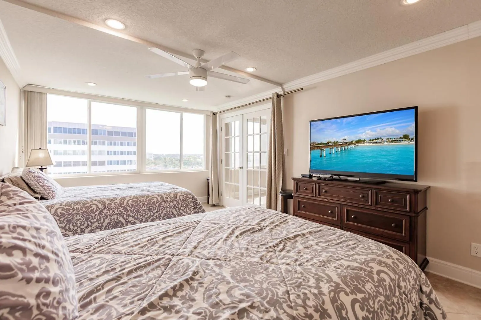 1055-606 Gulf Side High Rise With Pond View Holiday home