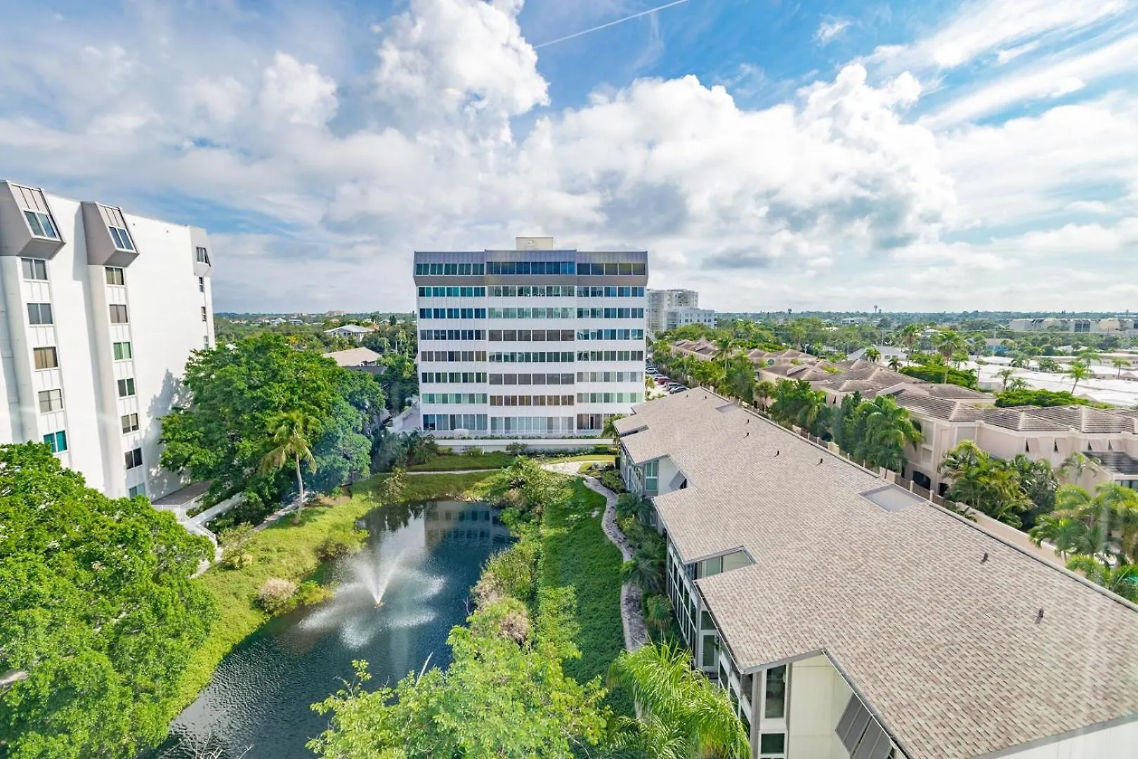 1055-606 Gulf Side High Rise With Pond View Holiday home Sarasota