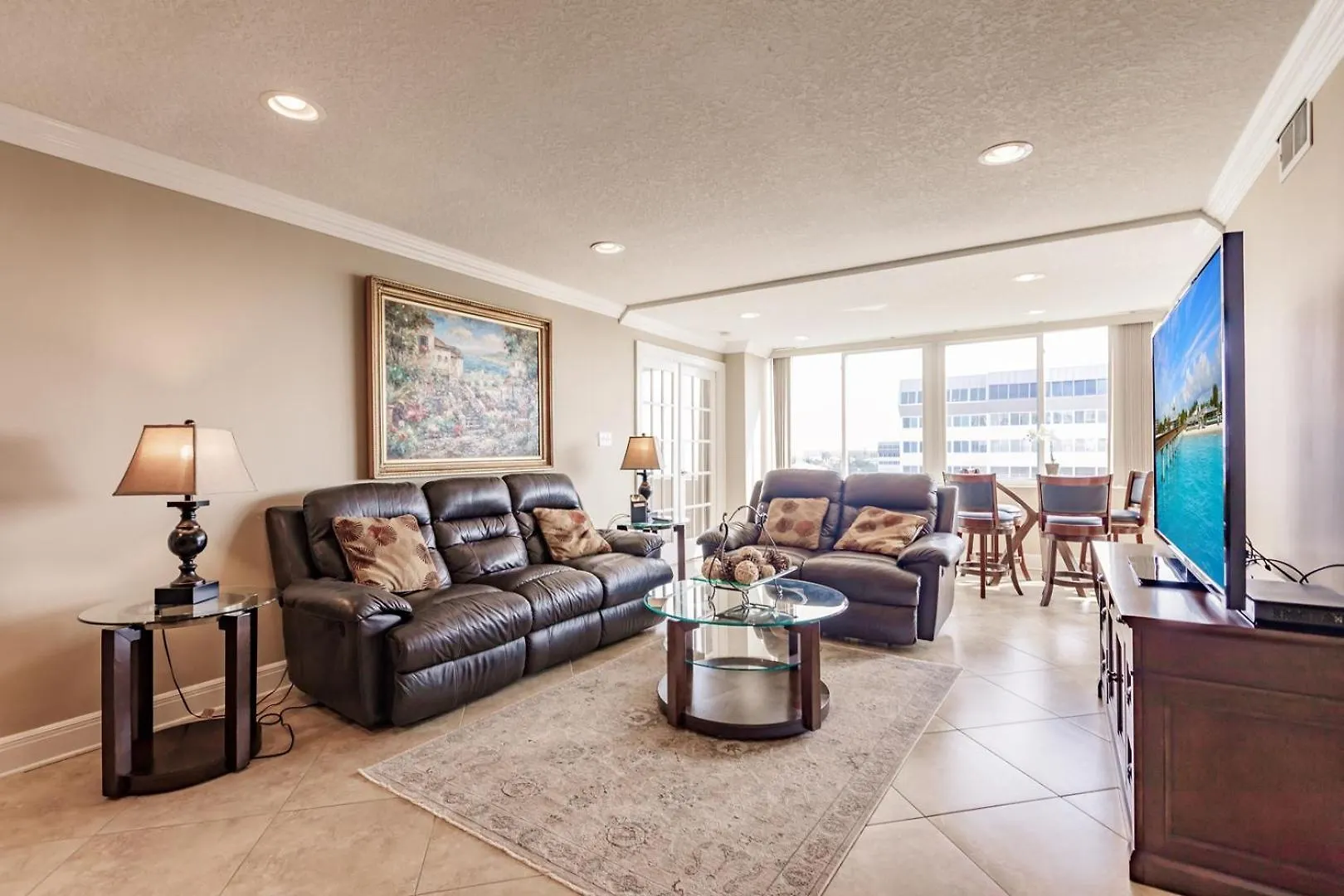 1055-606 Gulf Side High Rise With Pond View *