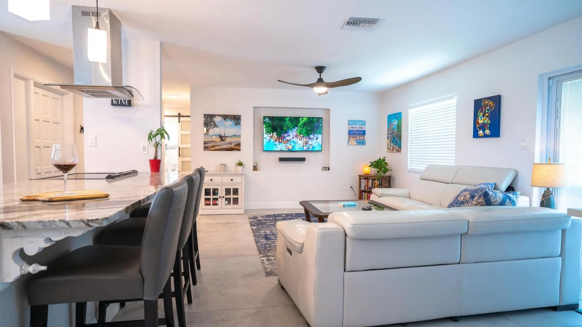 Modern 3 Bed House - Minutes To Downtown & Siesta Key - Pet Friendly Sarasota