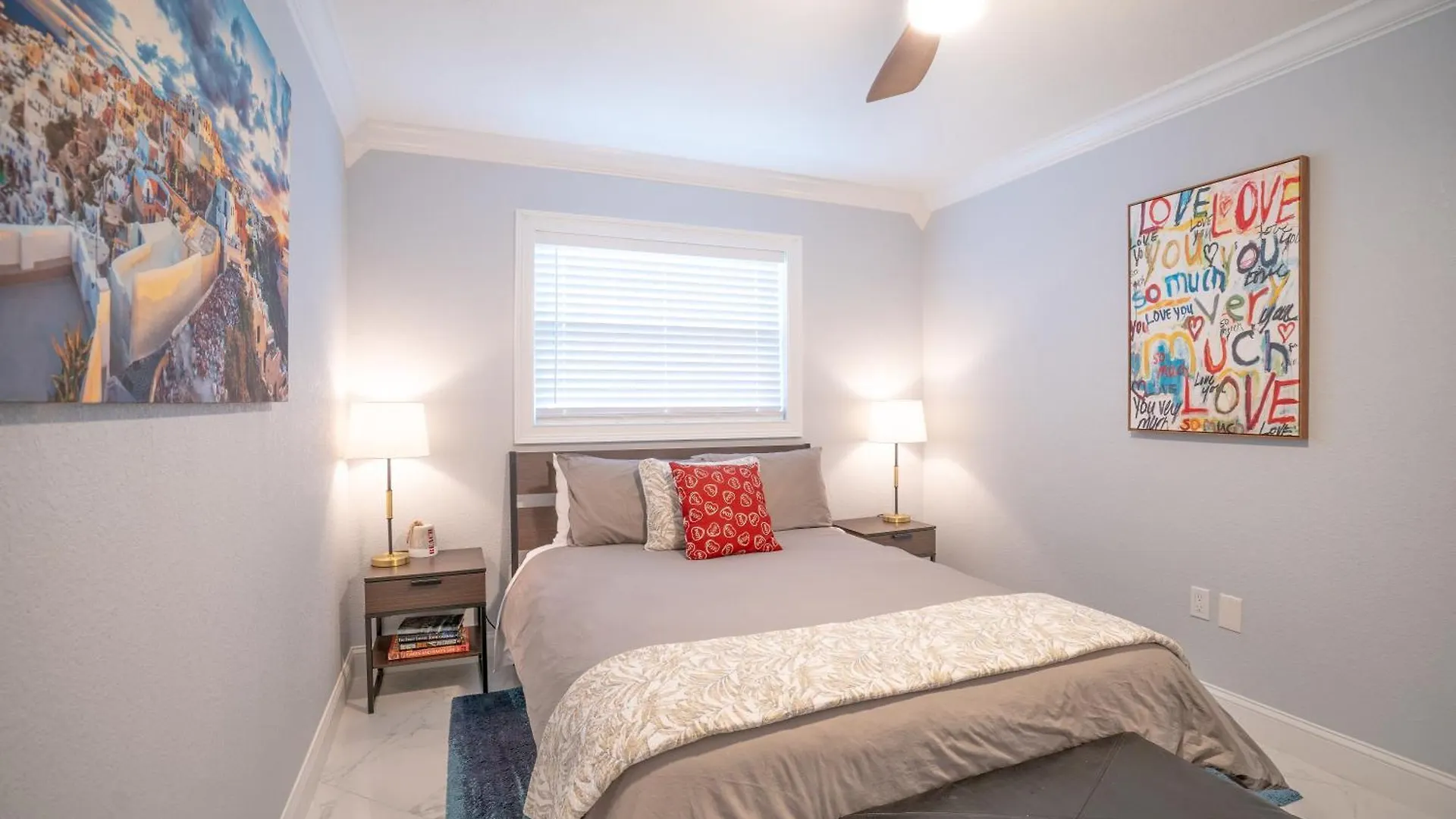 Modern 3 Bed House - Minutes To Downtown & Siesta Key - Pet Friendly Holiday home