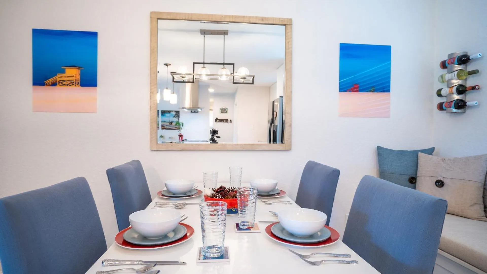 Modern 3 Bed House - Minutes To Downtown & Siesta Key - Pet Friendly Holiday home *
