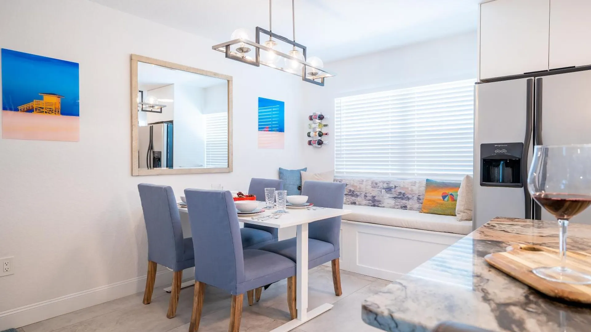 Modern 3 Bed House - Minutes To Downtown & Siesta Key - Pet Friendly Holiday home *