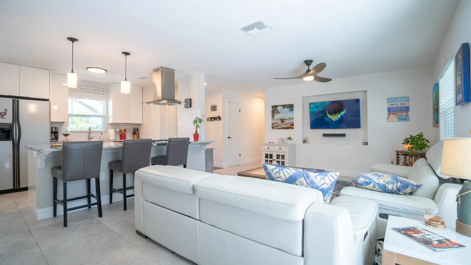 Holiday home Modern 3 Bed House - Minutes To Downtown & Siesta Key - Pet Friendly *