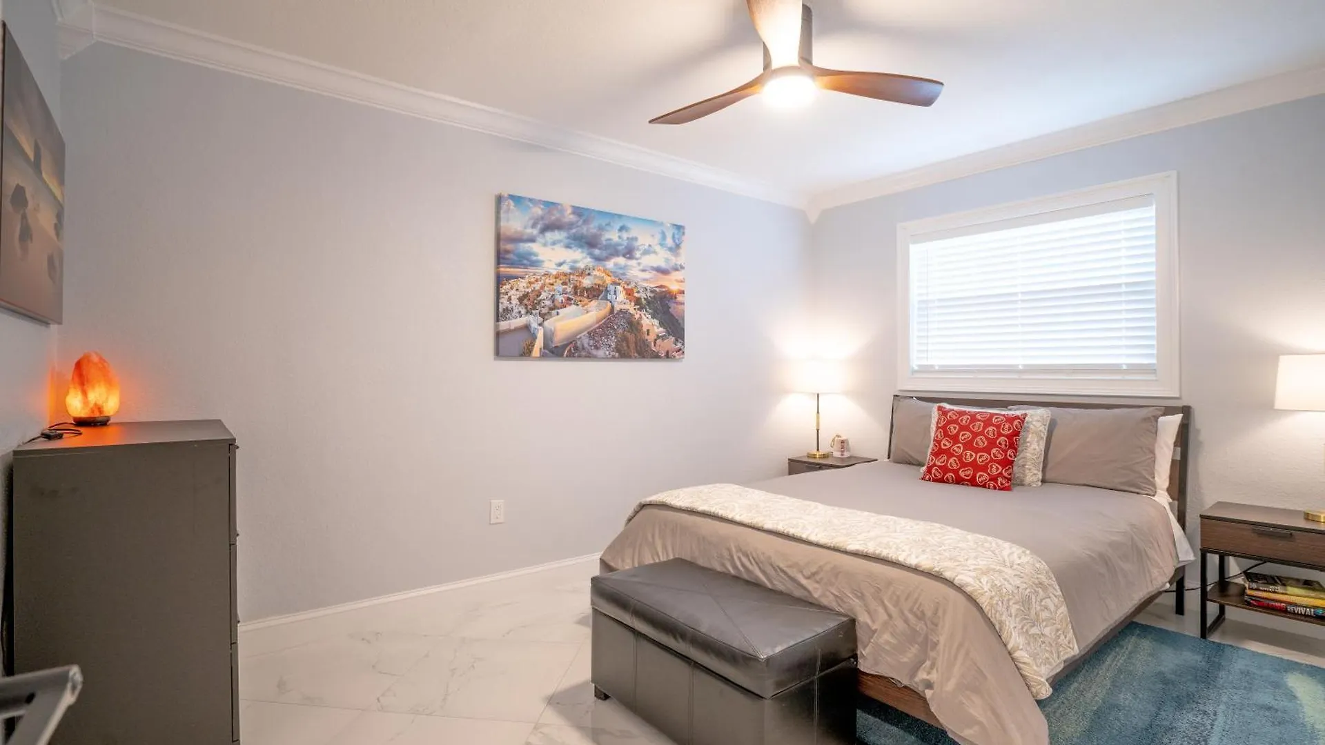 Modern 3 Bed House - Minutes To Downtown & Siesta Key - Pet Friendly