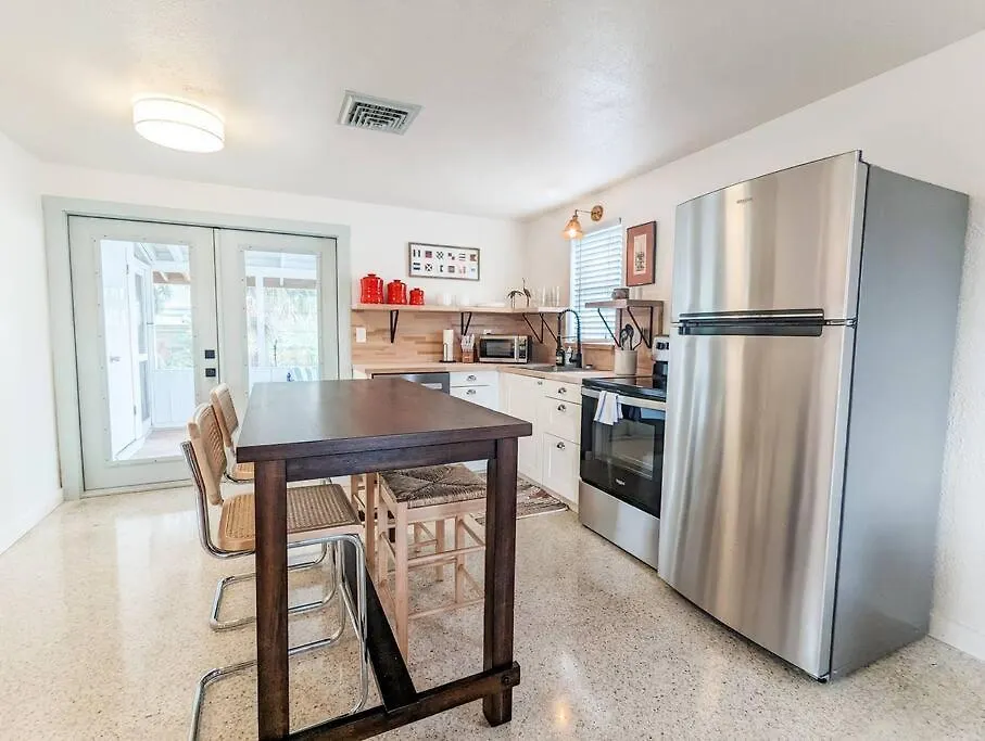 Downtown Mid-century Apartment Sarasota
