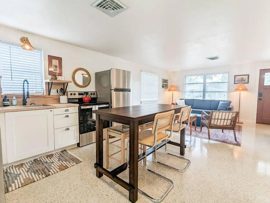 Downtown Mid-century Apartment Sarasota