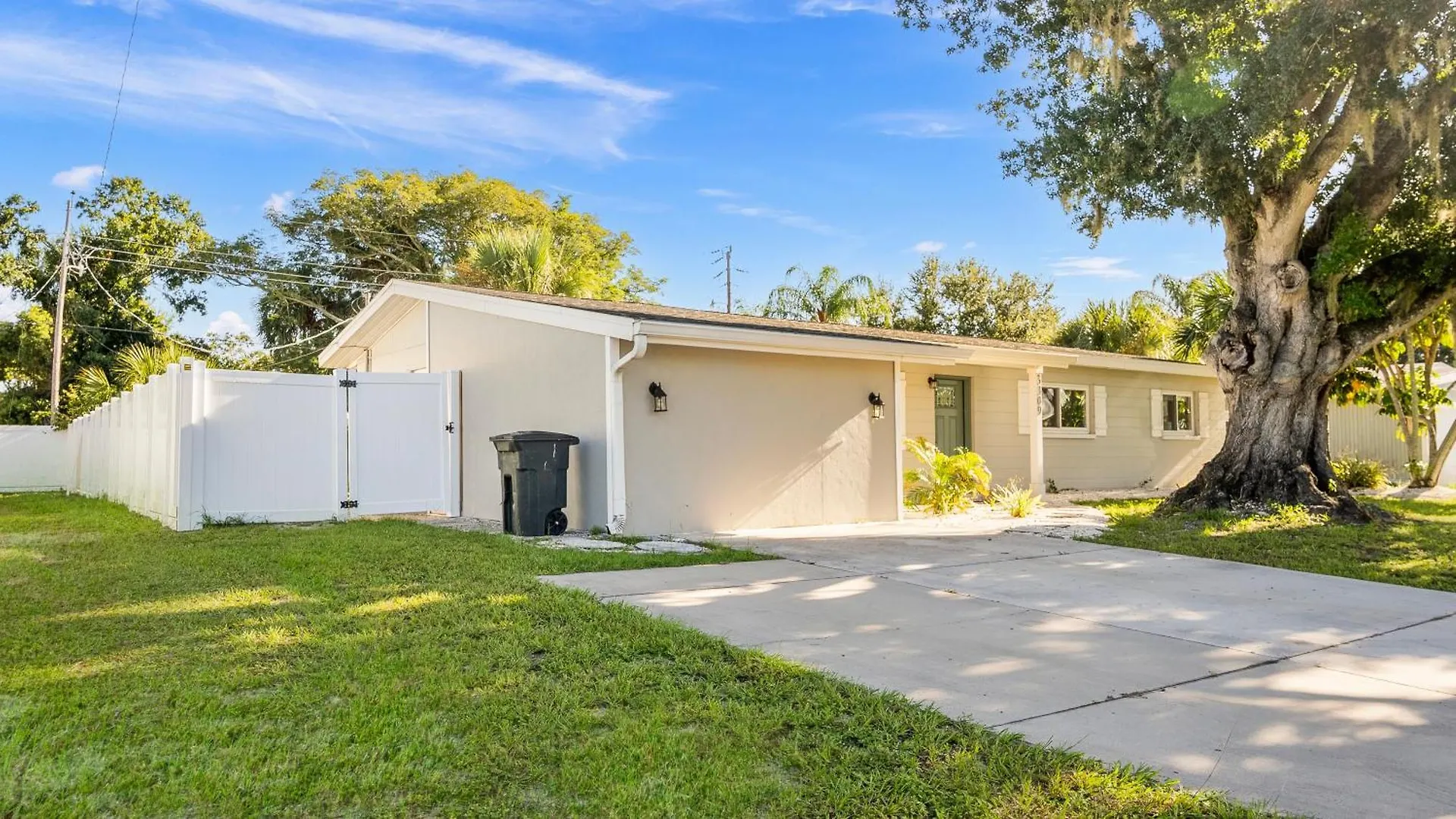 Modern Home,near Siesta Beach,downtown,hospital *