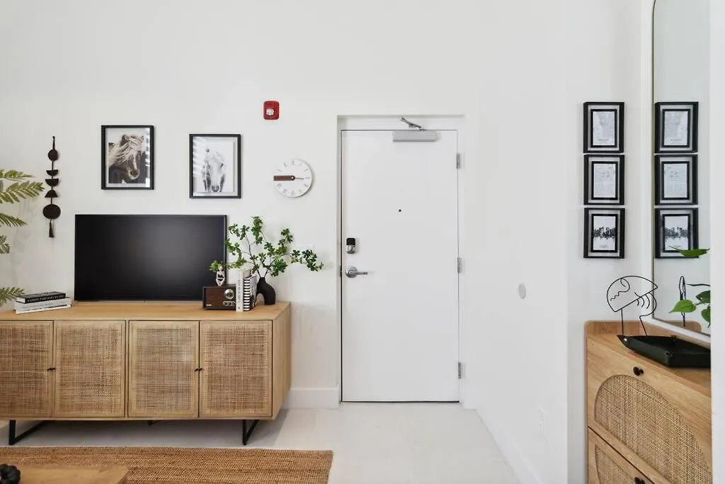Rosemary District With Patio And In Walking Distance To Downtown And Bay Park *