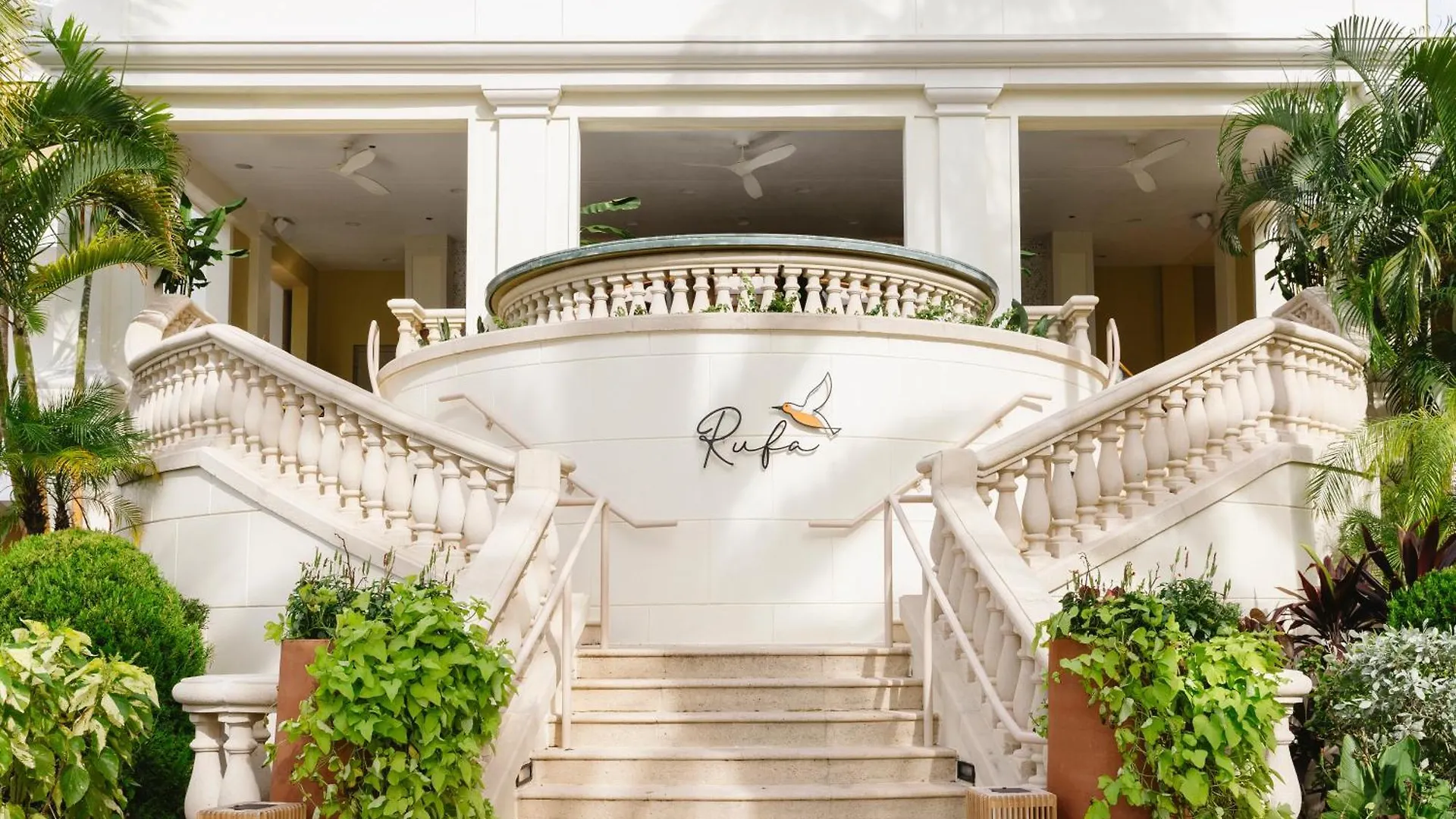 The Ritz-carlton, Hotel