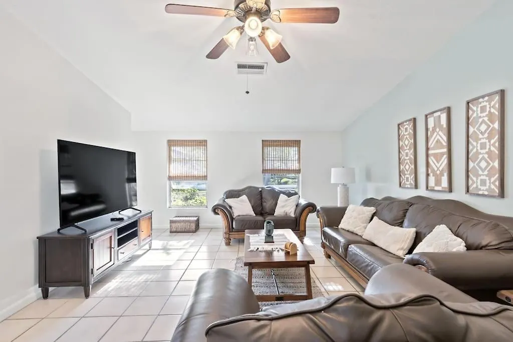 15 Min From Siesta Holiday home