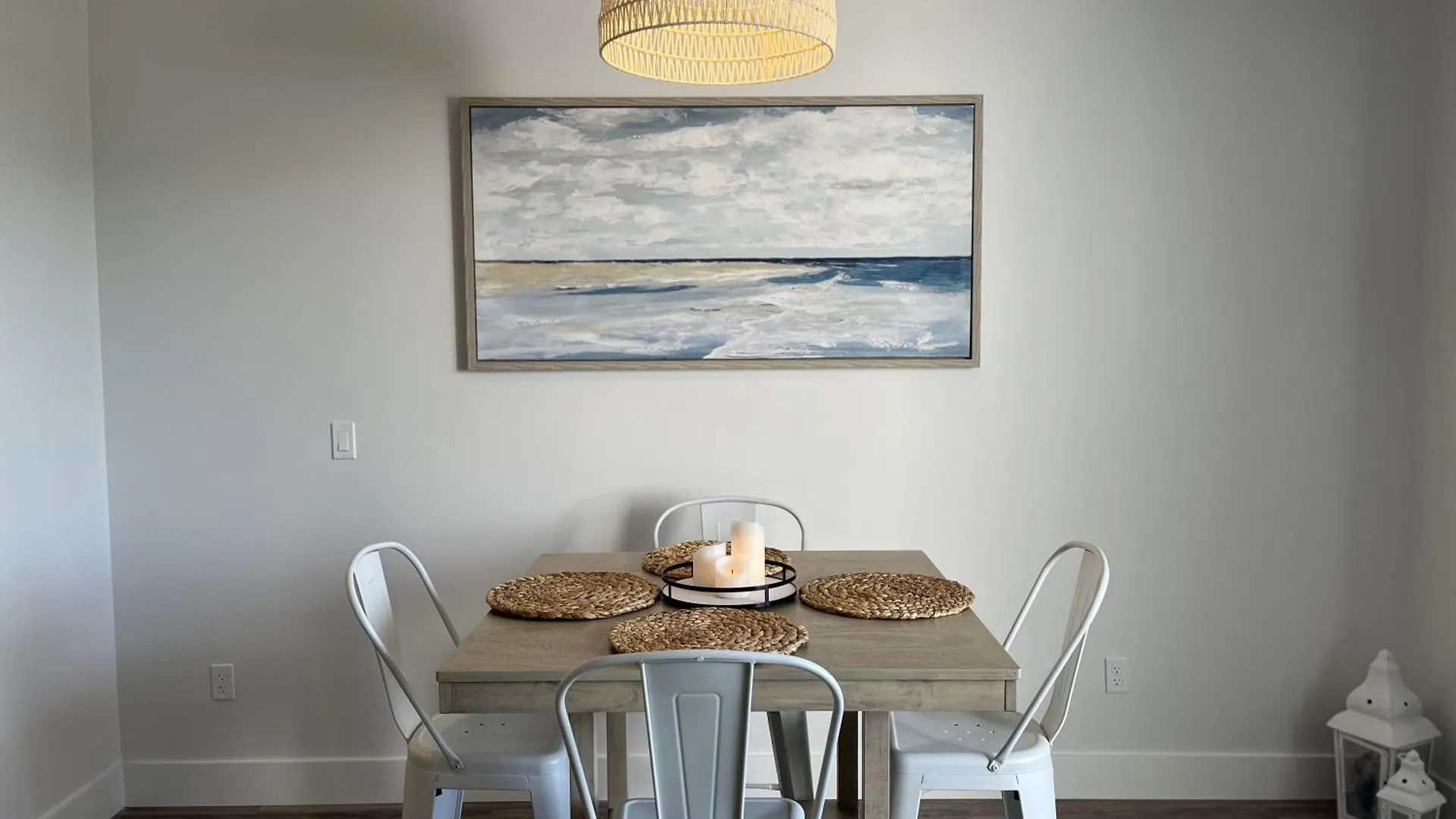 Luxury 2 Bed 2 Bath Waterfront With Patio Sunsets Gym And Parking Holiday home
