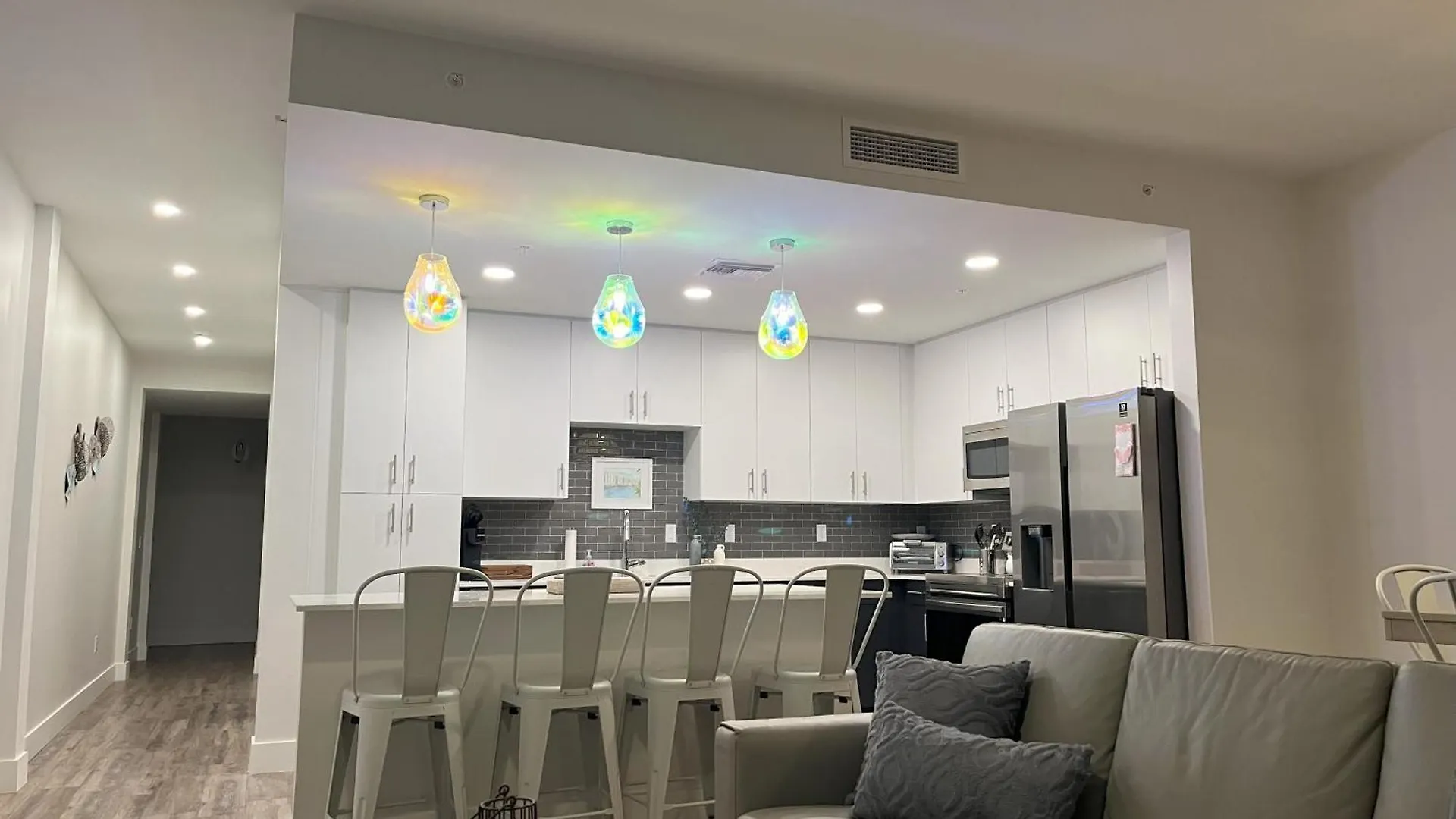 Luxury 2 Bed 2 Bath Waterfront With Patio Sunsets Gym And Parking Holiday home