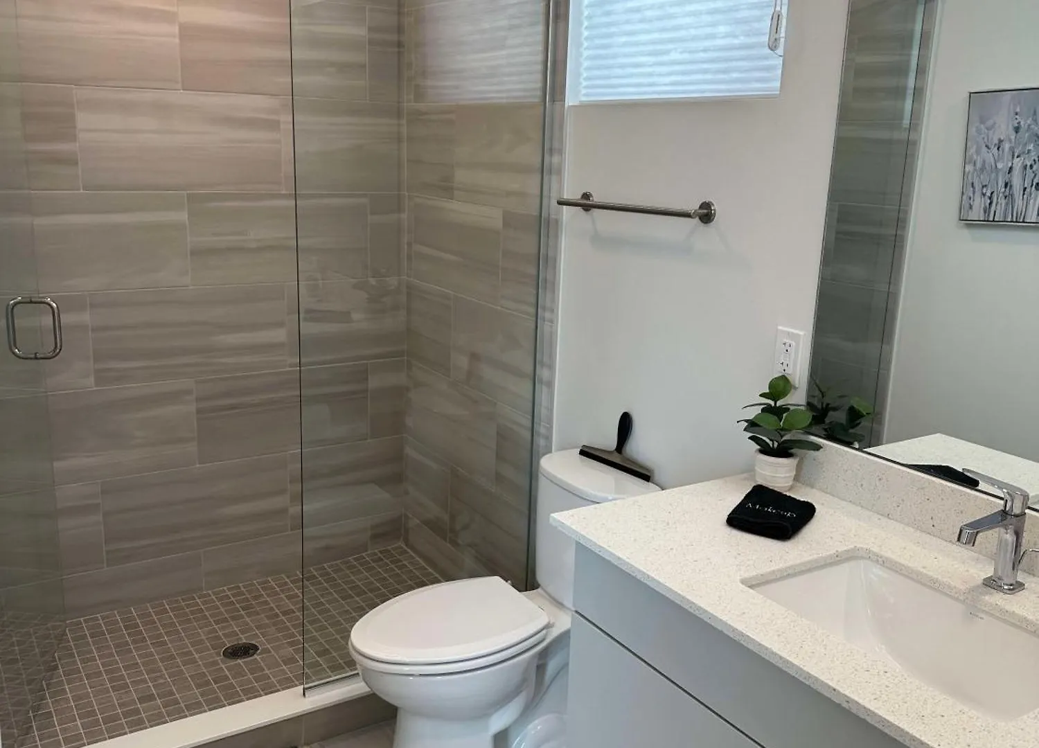 Luxury 2 Bed 2 Bath Waterfront With Patio Sunsets Gym And Parking Sarasota