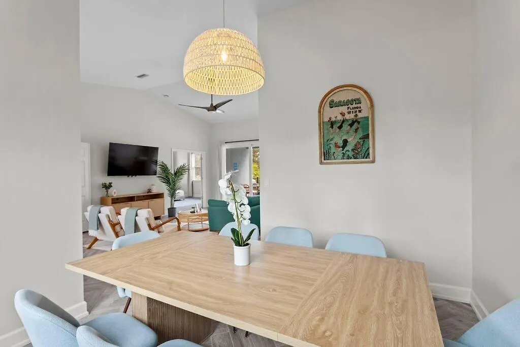 New-4b-2ba-pool-pickleball-putting Green-bball Holiday home Sarasota