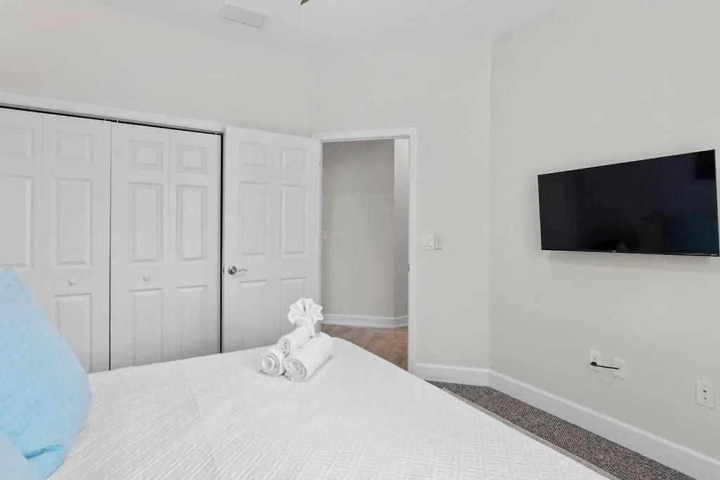 New-4b-2ba-pool-pickleball-putting Green-bball Holiday home Sarasota