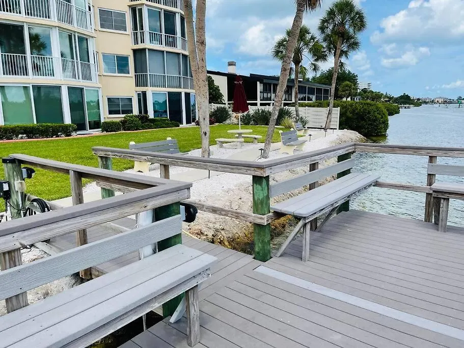 Apartment Siesta Harbor-beach Access, Canal Views, Pool,spa