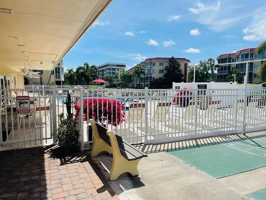 Siesta Harbor-beach Access, Canal Views, Pool,spa Apartment *