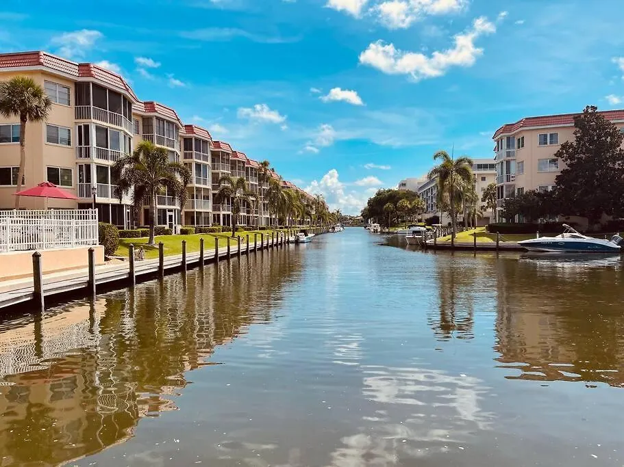Apartment Siesta Harbor-beach Access, Canal Views, Pool,spa *
