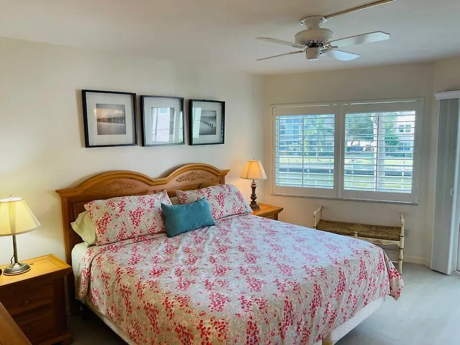 Apartment Siesta Harbor-beach Access, Canal Views, Pool,spa