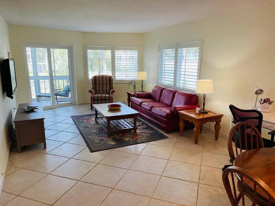 Siesta Harbor-beach Access, Canal Views, Pool,spa Apartment *