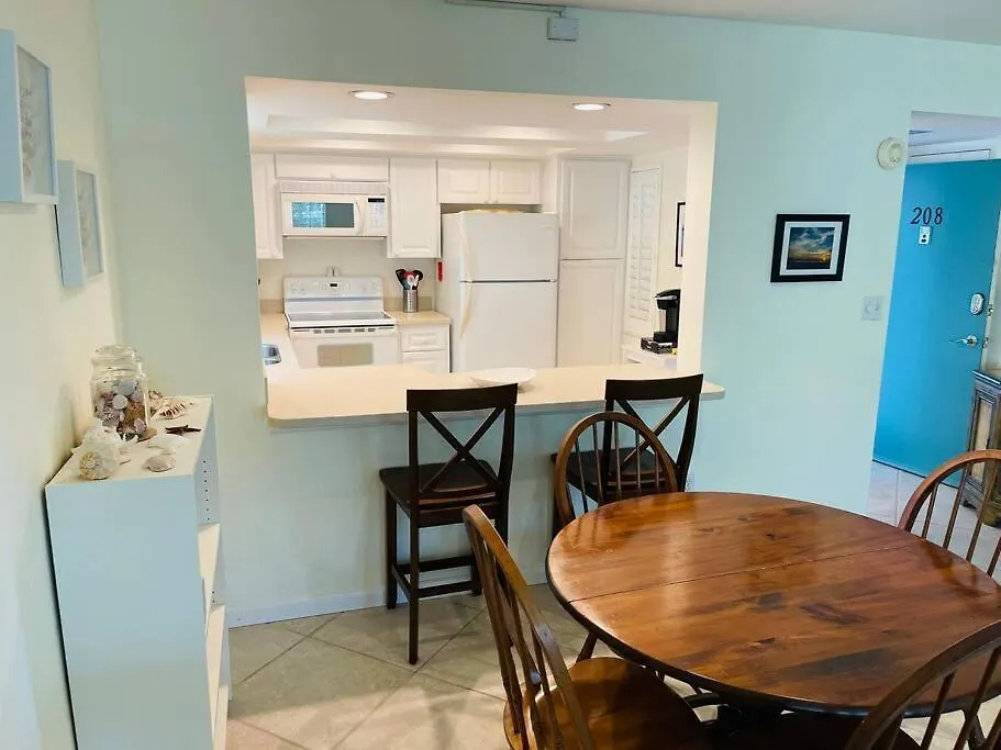 Siesta Harbor-beach Access, Canal Views, Pool,spa Apartment