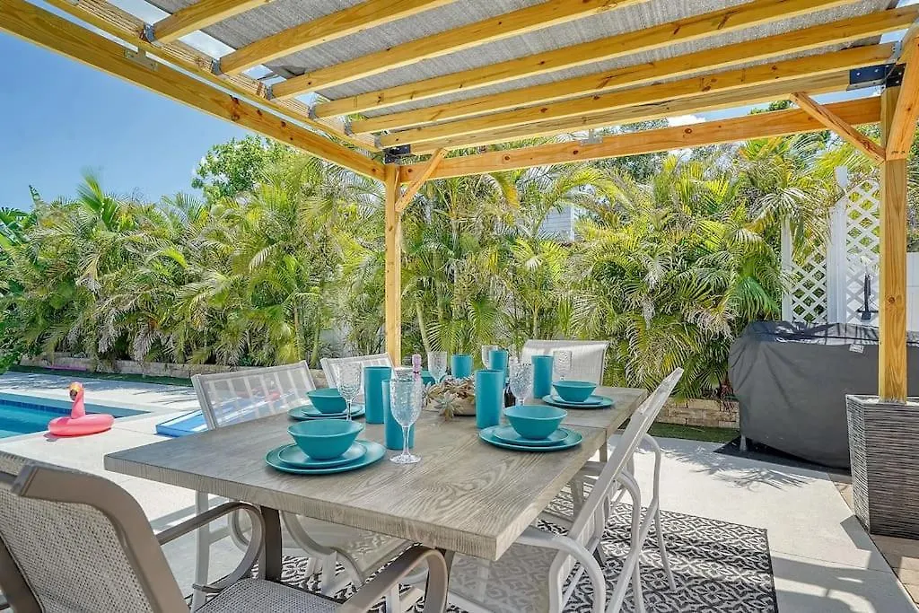 Holiday home Beautiful - Oasis Backyard With Heat Pool *
