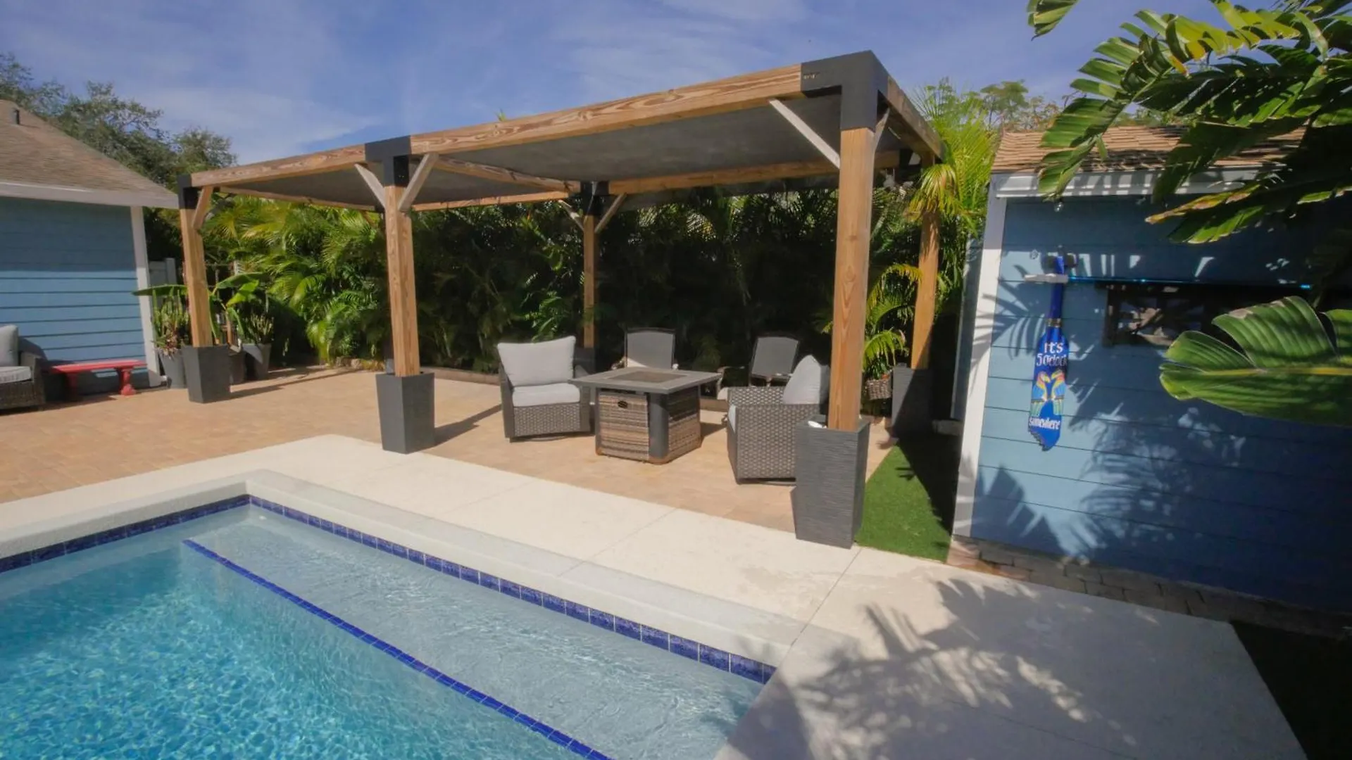 Holiday home Beautiful - Oasis Backyard With Heat Pool *