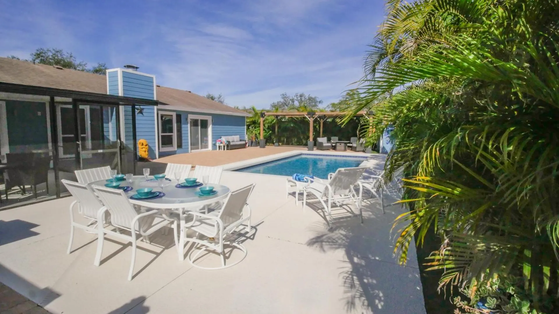 Holiday home Beautiful - Oasis Backyard With Heat Pool *