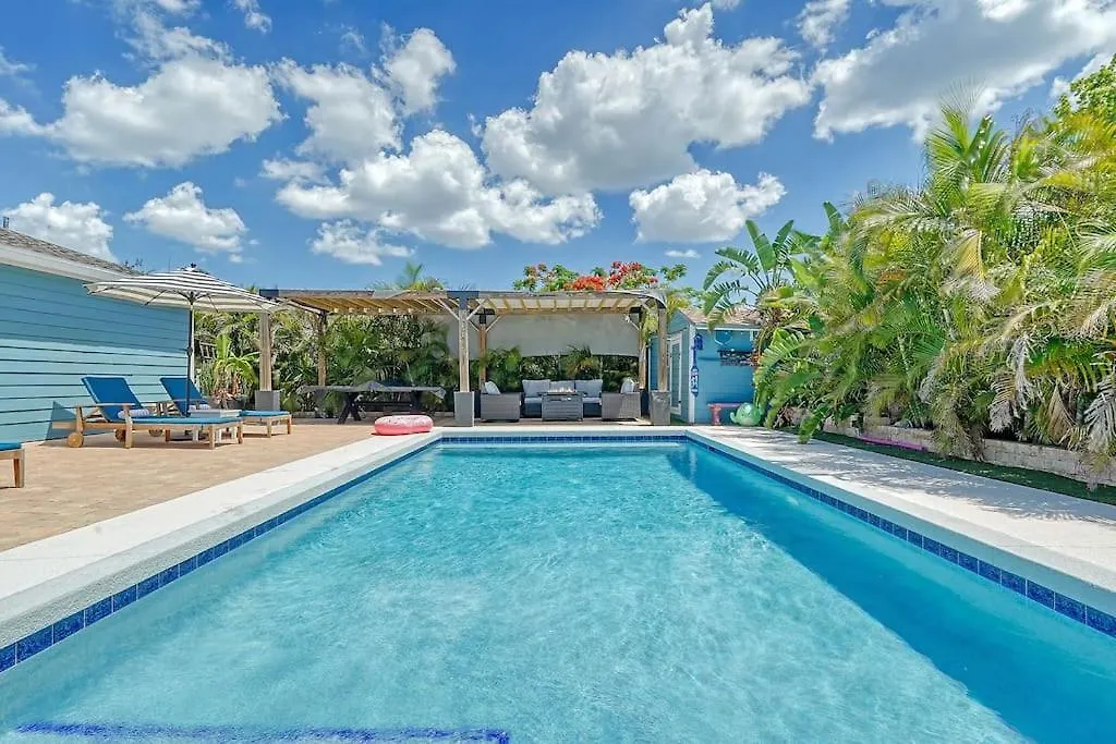 Beautiful - Oasis Backyard With Heat Pool *
