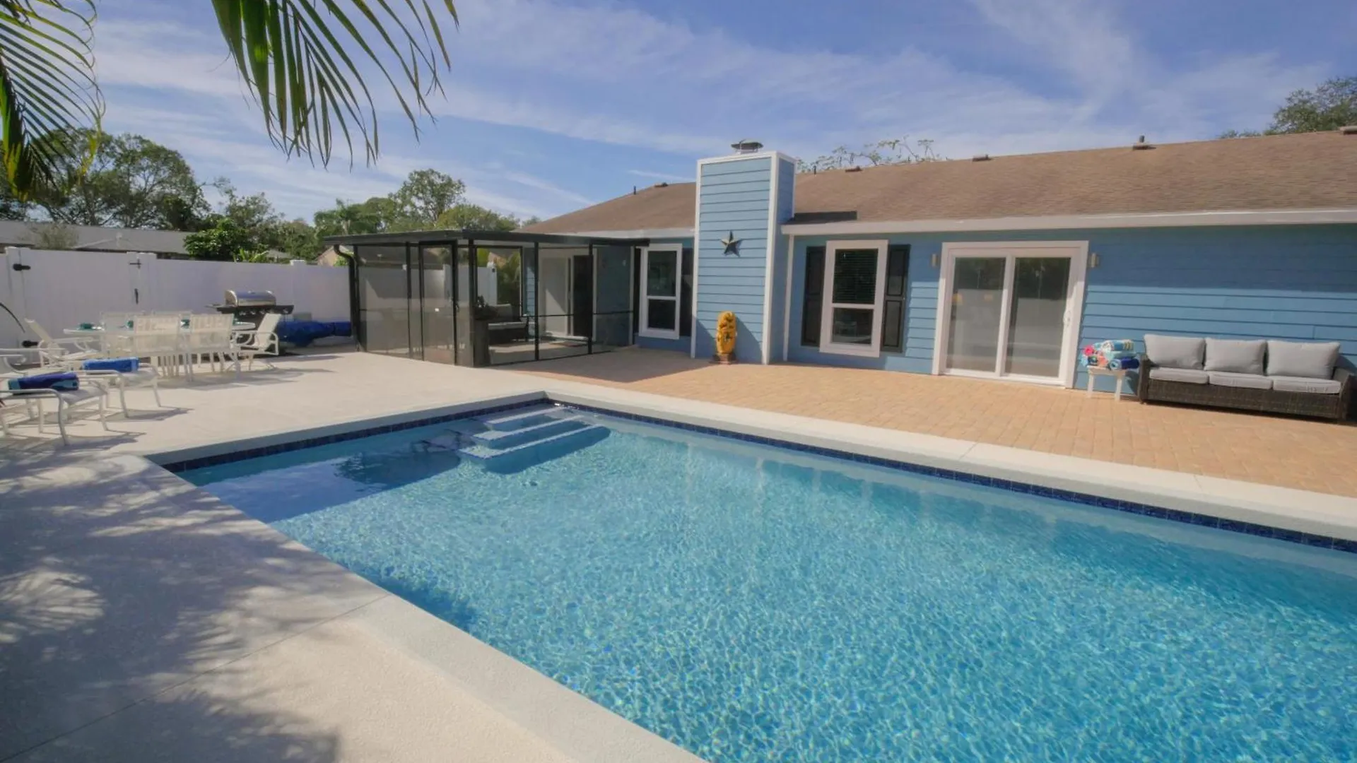 Beautiful - Oasis Backyard With Heat Pool