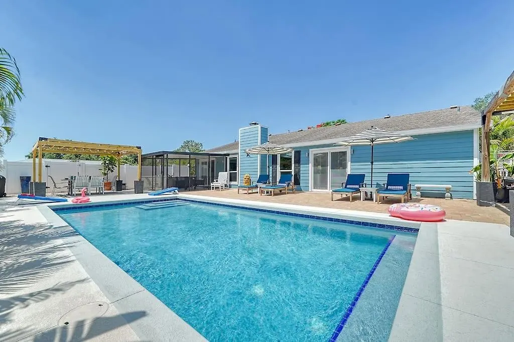 Beautiful - Oasis Backyard With Heat Pool