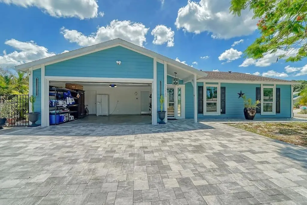Holiday home Beautiful - Oasis Backyard With Heat Pool *
