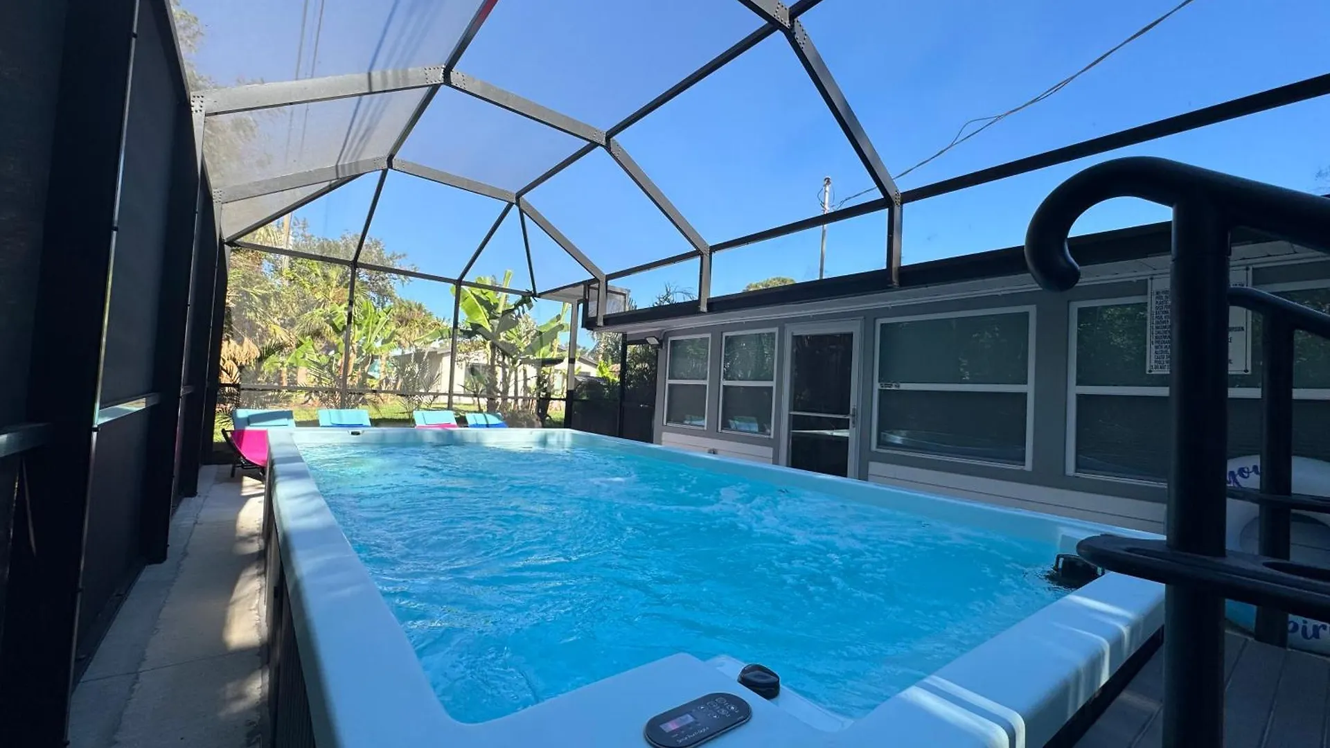 Location Siesta 1 Mile Away With Hot