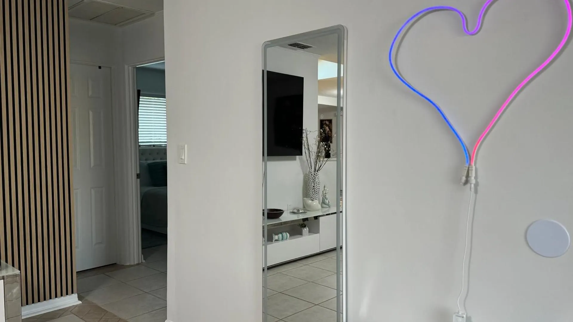 Location Siesta 1 Mile Away With Hot Sarasota