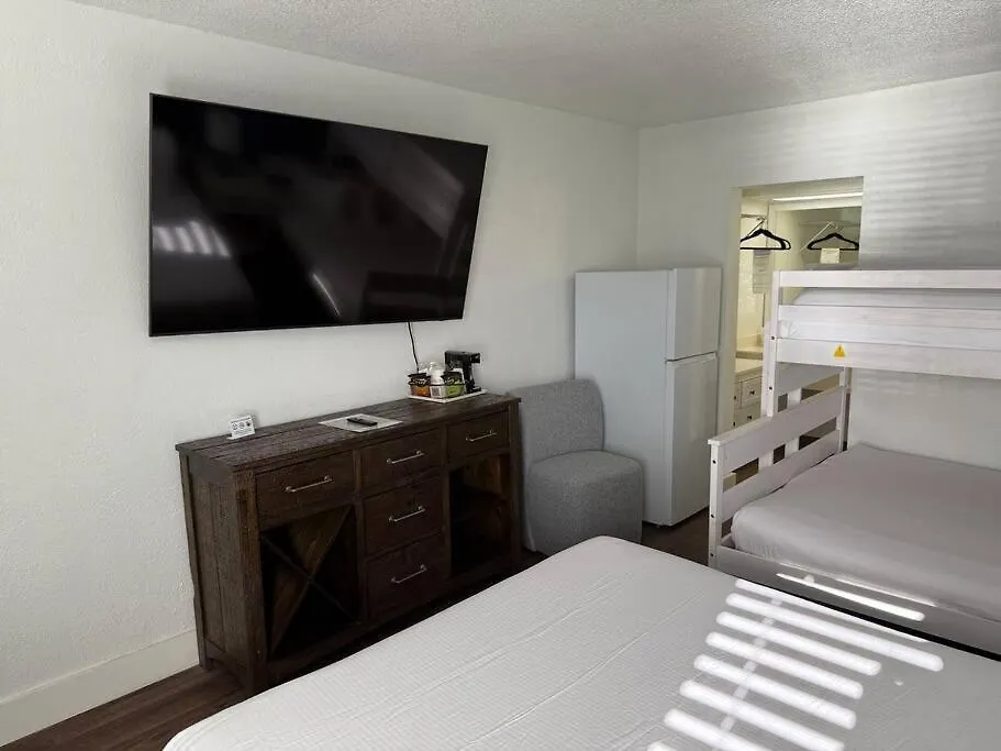 Waterfront Room, Heated Pool, Tiki Bar & Grill ! Apartment
