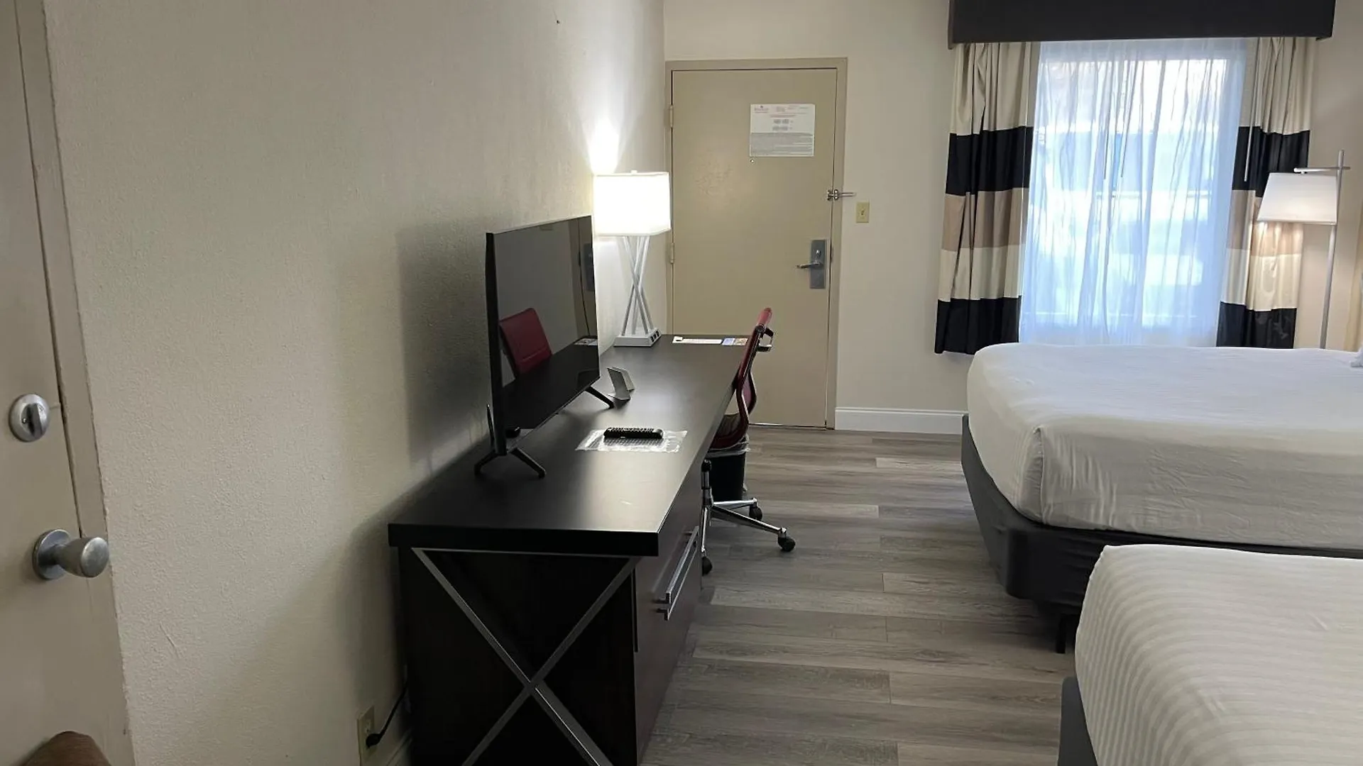 Aparthotel All-new, Heated Pool, Tiki Bar & Grill, Great Wifi *