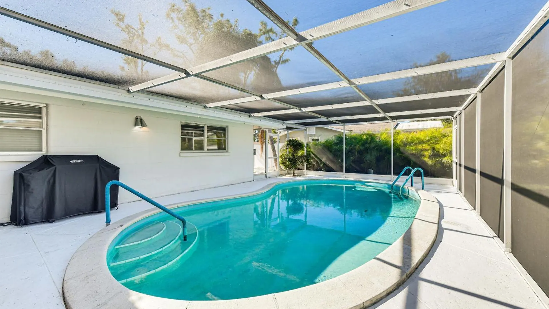 Holiday home Swinging 60s Lanai With Private Pool Sarasota