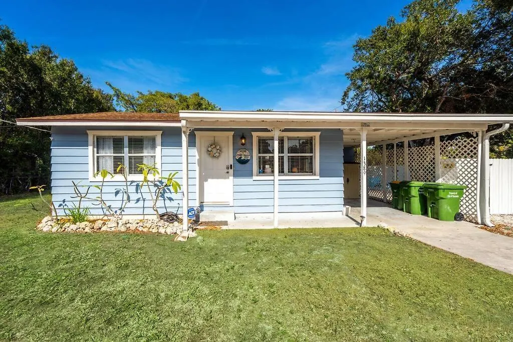Holiday home 10 Min Lido Key ~coastal Hideout *