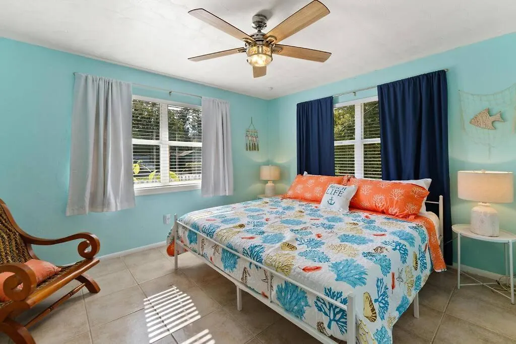10 Min Lido Key ~coastal Hideout *