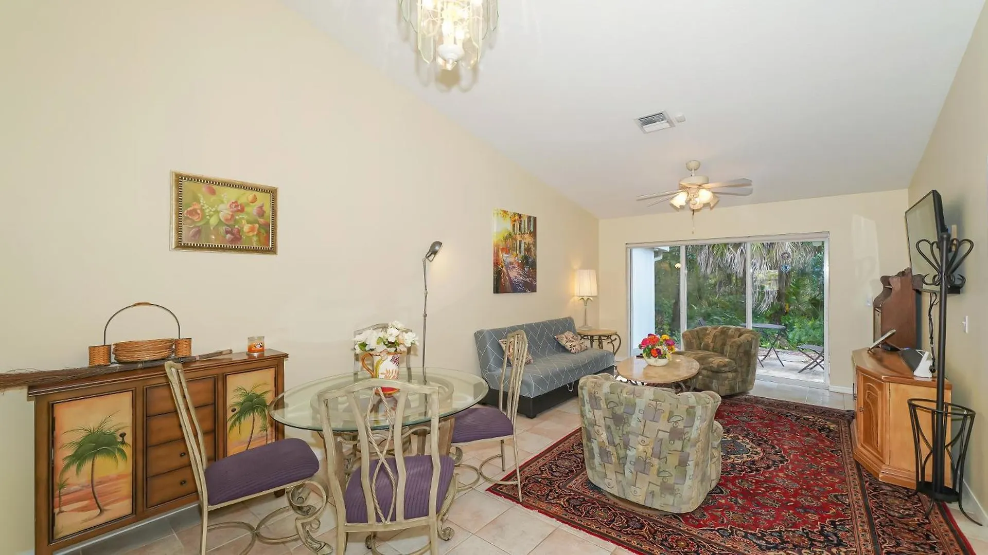 Close To Beaches, Downtown, Restaurants & Parks! Apartment