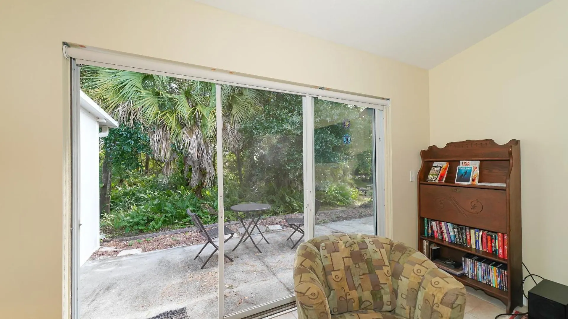 Close To Beaches, Downtown, Restaurants & Parks! Apartment