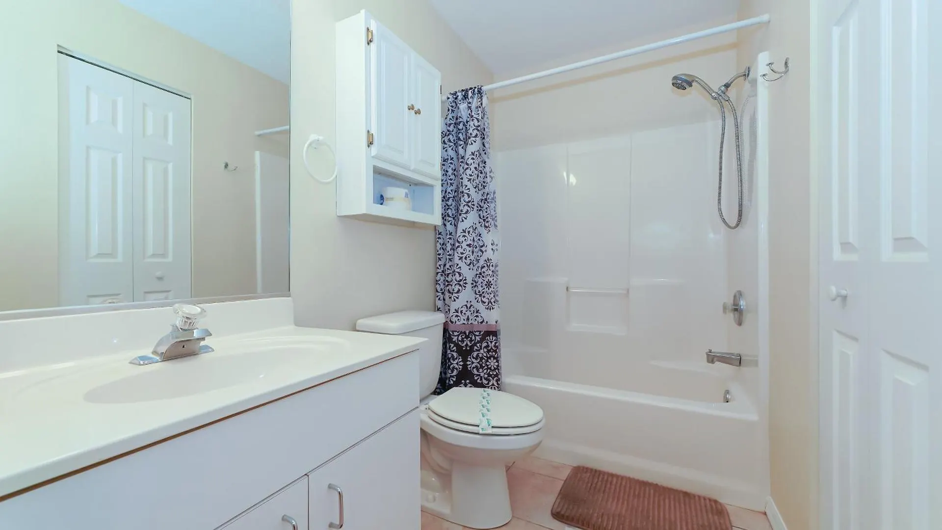 Close To Beaches, Downtown, Restaurants & Parks!