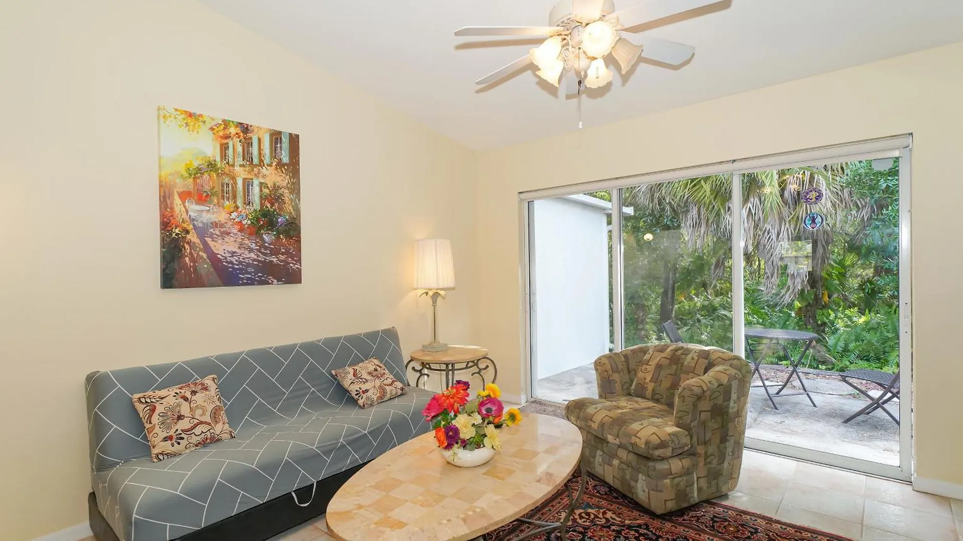 Apartment Close To Beaches, Downtown, Restaurants & Parks!