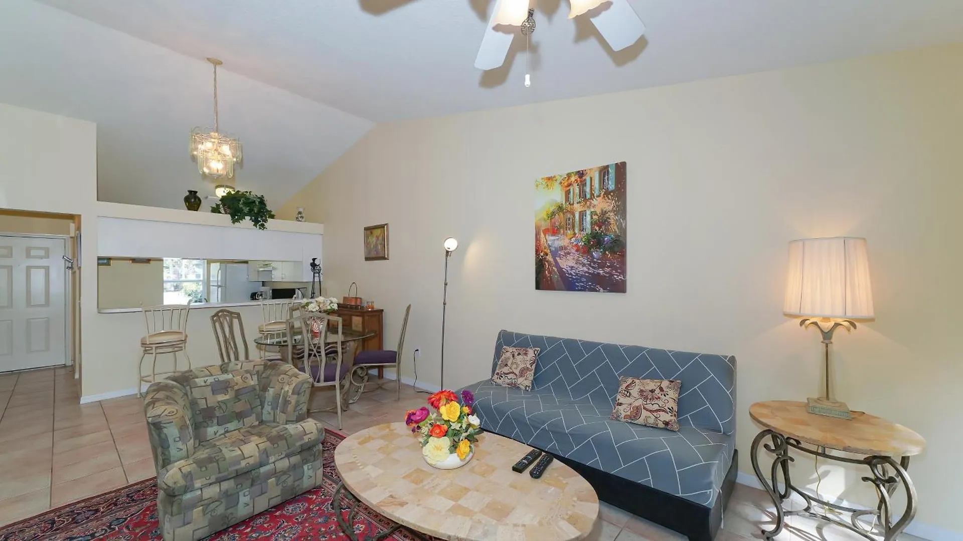 Apartment Close To Beaches, Downtown, Restaurants & Parks!