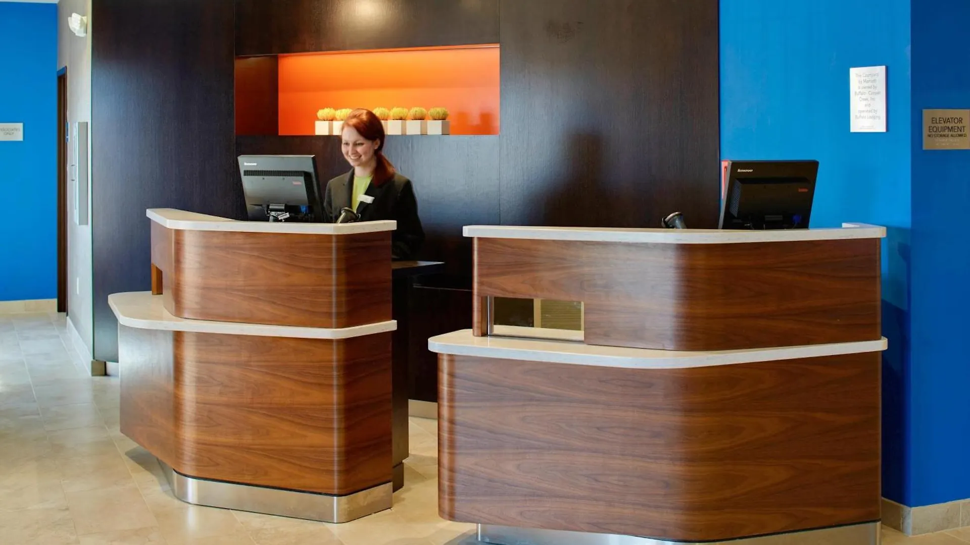 Hotel Courtyard By Marriott At Town Center 3*