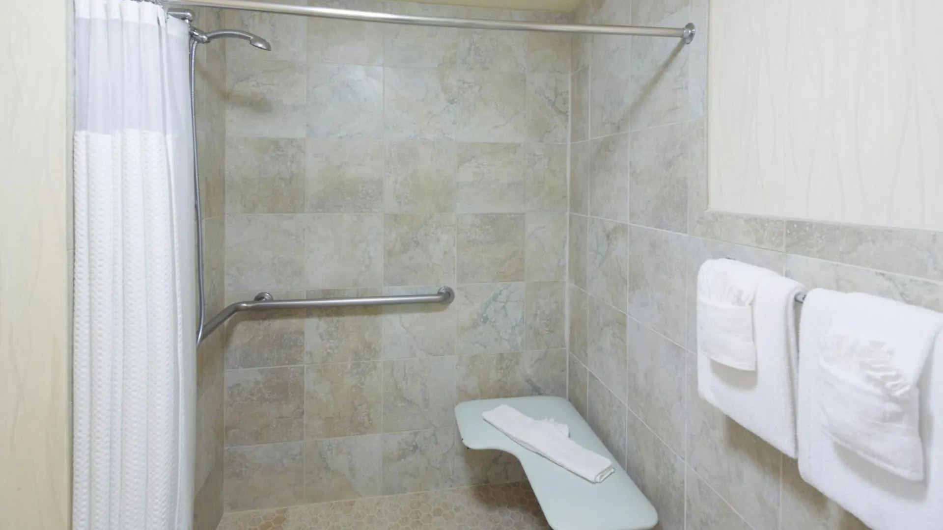Courtyard By Marriott At Town Center 3*